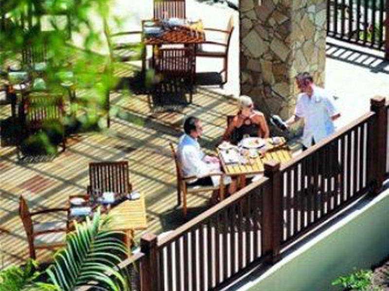 Pullman Palm Cove Sea Temple Resort & Spa Exterior photo